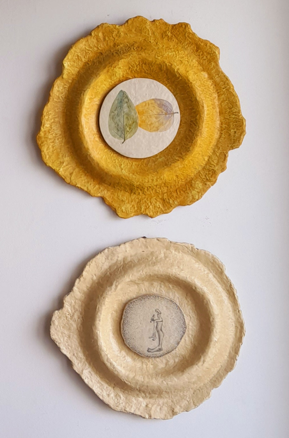 Papier-mache wall plate-leaf wall plate