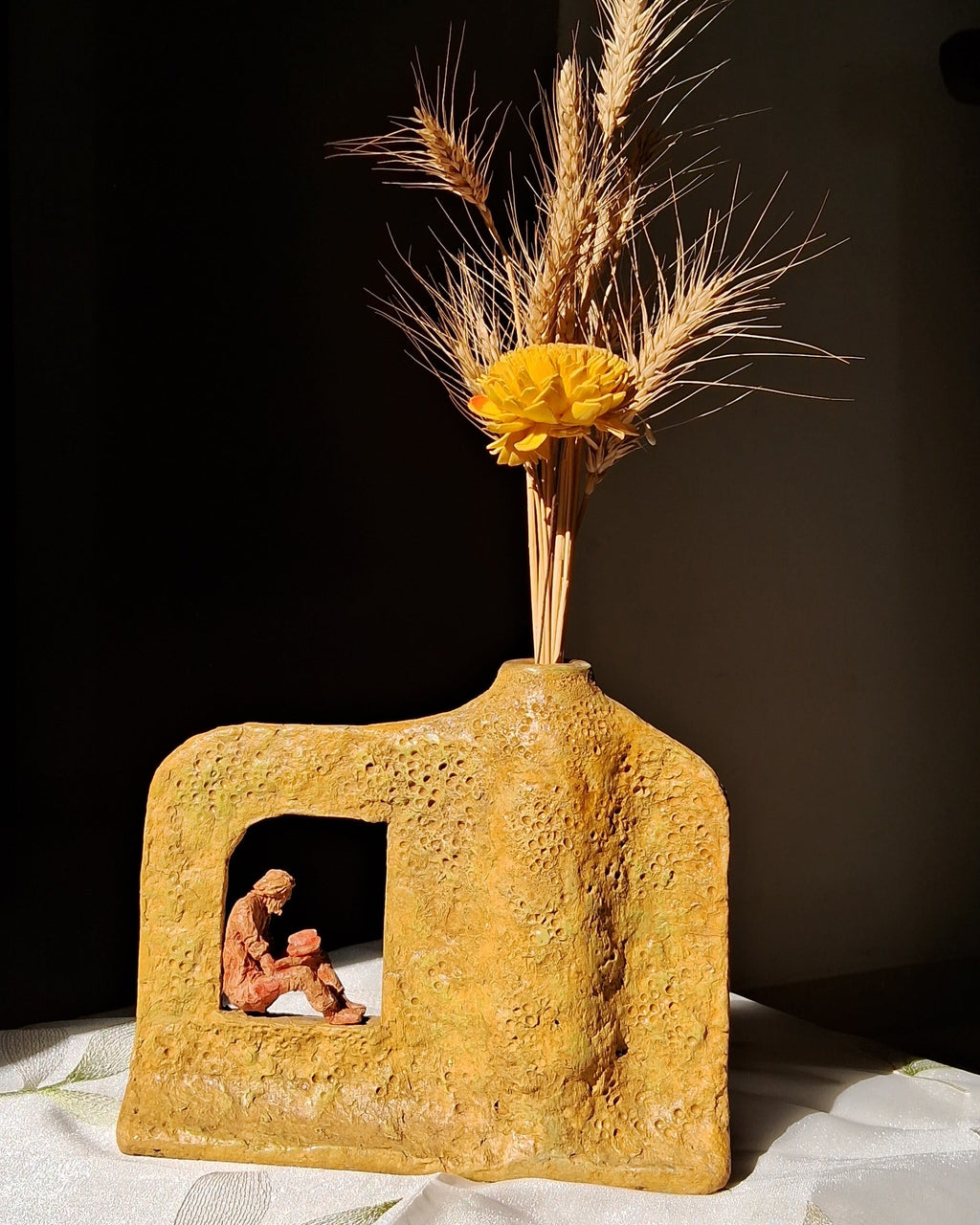 Sculptural Vase, A Statement of Artful Luxury