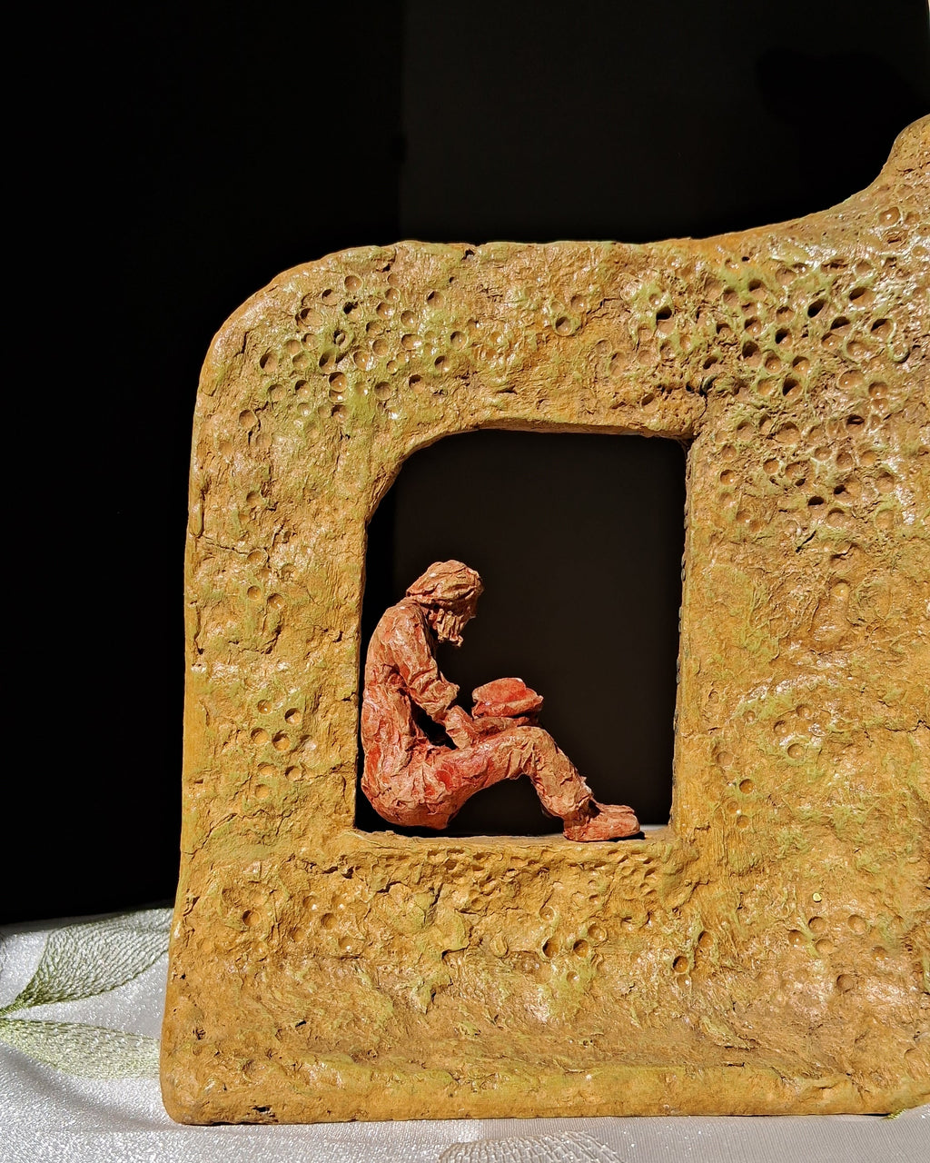 Sculptural Vase, A Statement of Artful Luxury