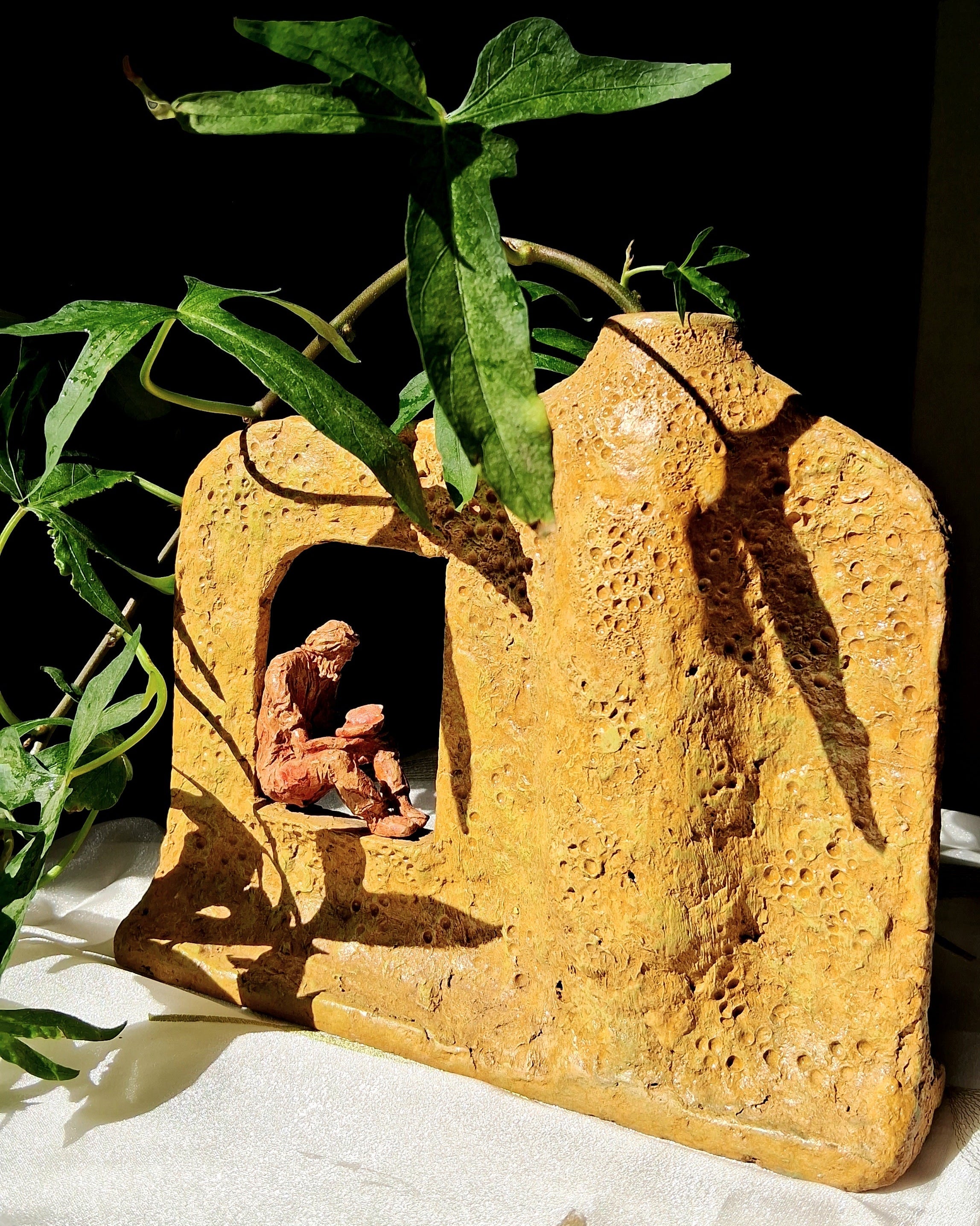 Sculptural Vase, A Statement of Artful Luxury