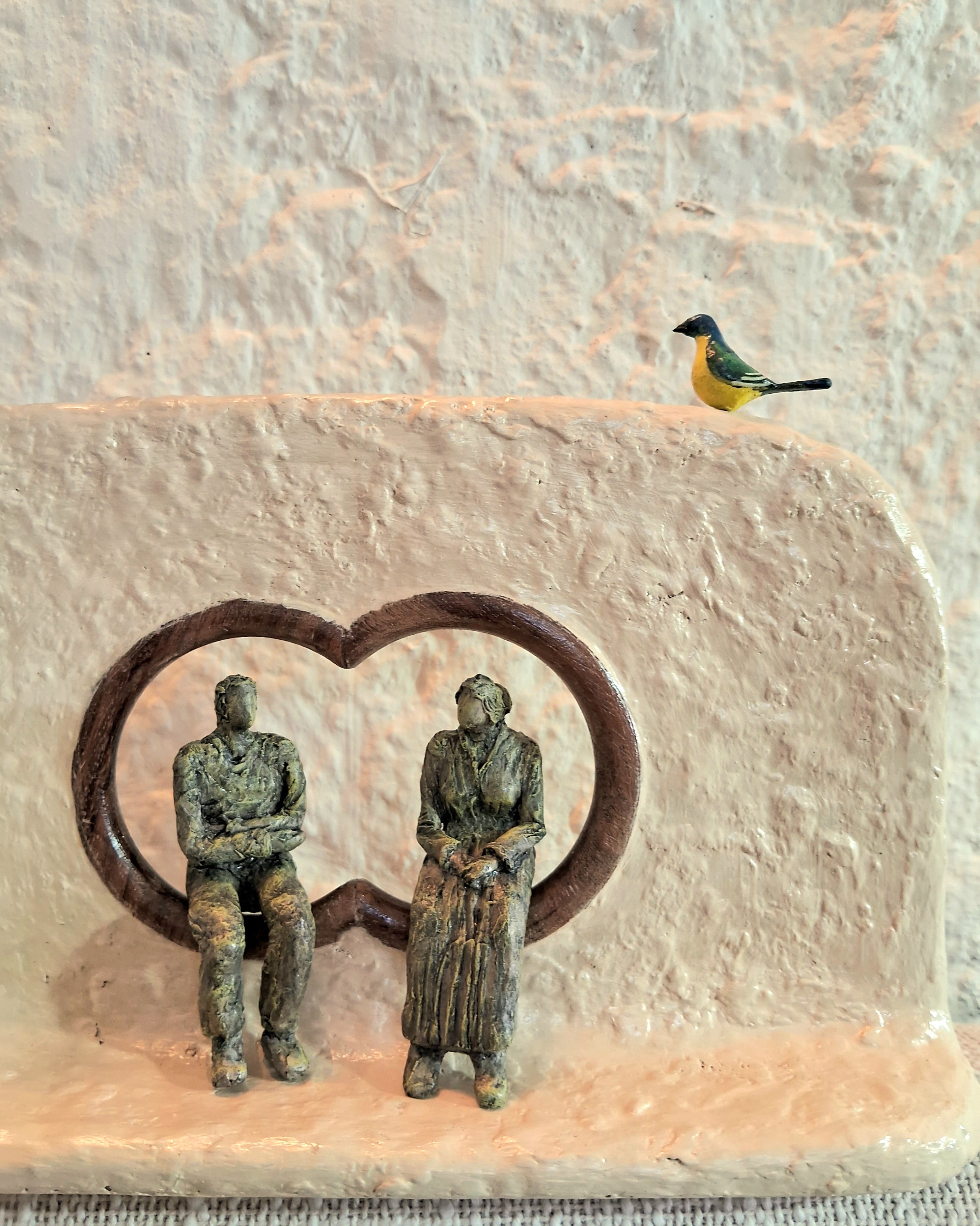 Papier-mâché Vase - Couple figurines