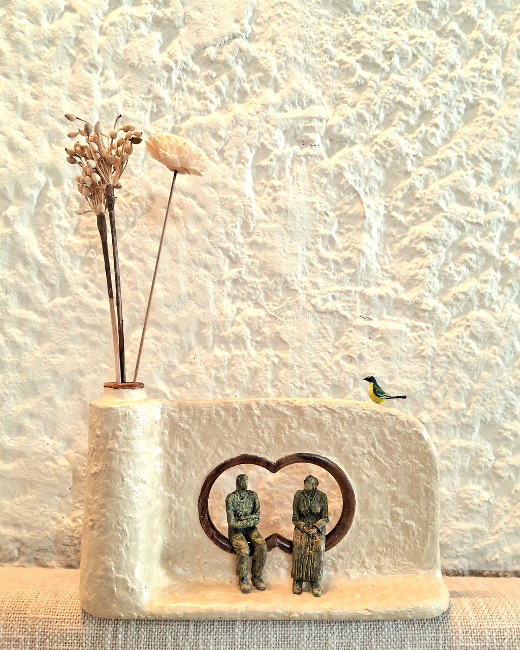 Papier-mâché Vase - Couple figurines