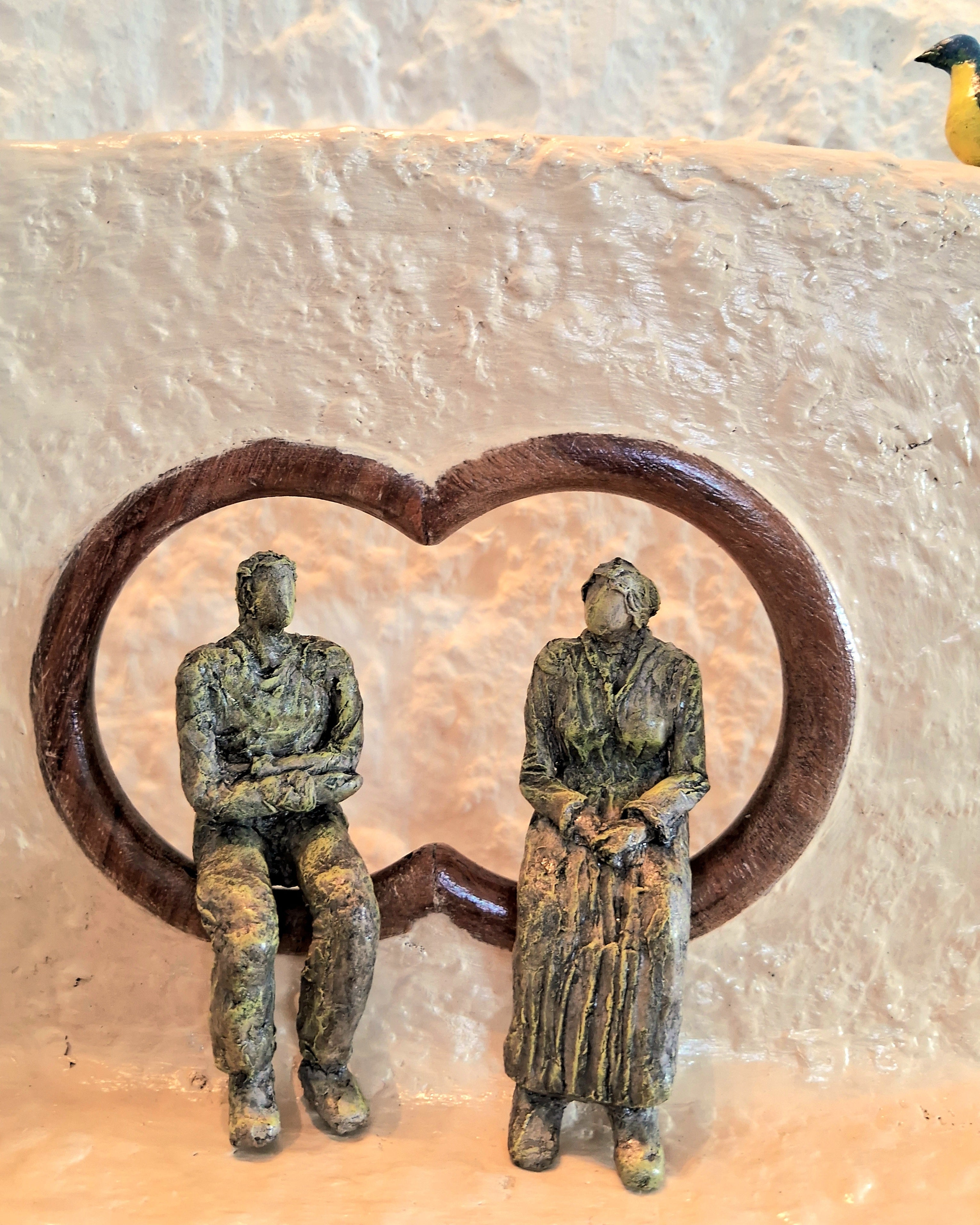 Papier-mâché Vase - Couple figurines