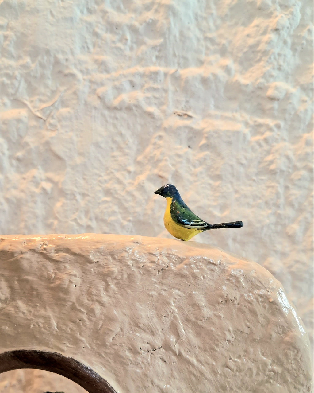 Papier-mâché Vase - Couple figurines